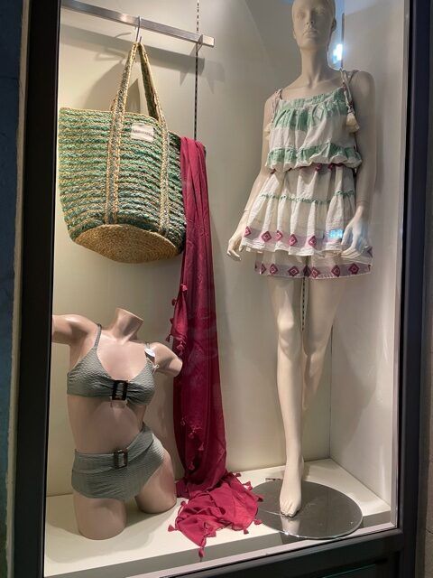 kirkishop vitrine